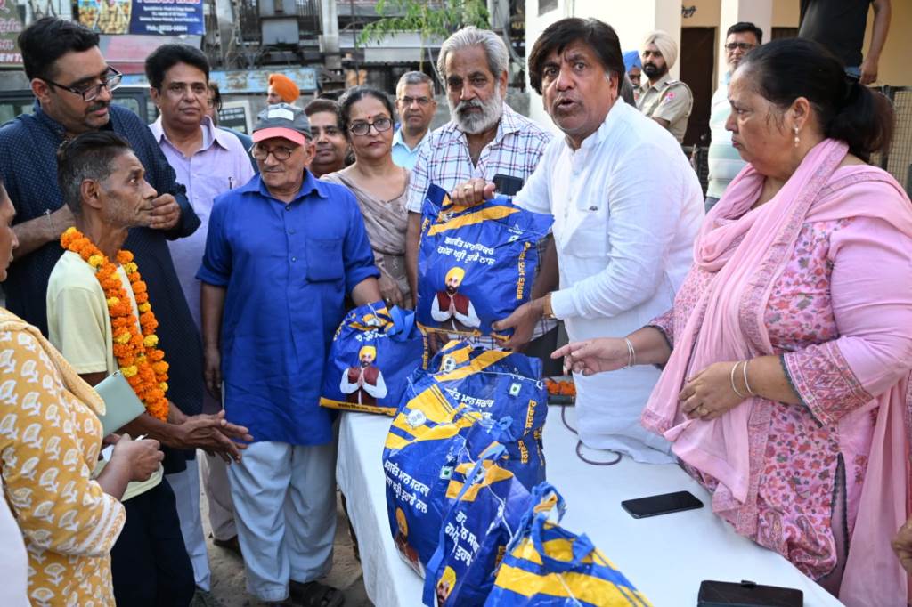 MLA Jimpa Distributes Ration Kits Under Meri Rasoi Scheme in Mohalla Kacha Tobha